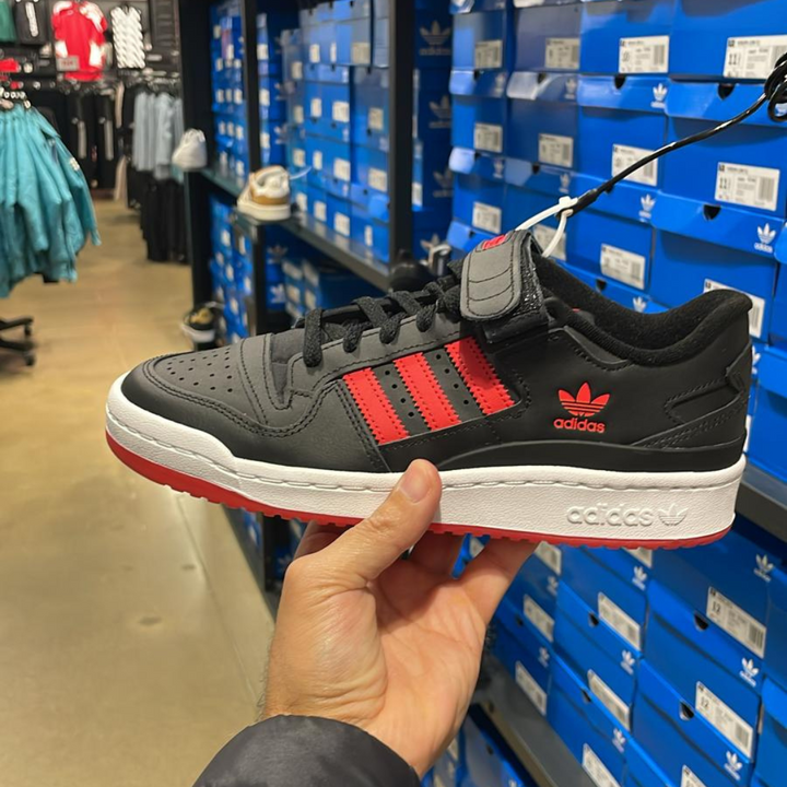 Forum Low Sneakers Black / Red