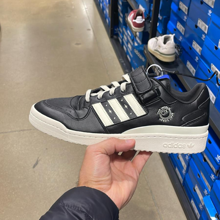Forum Low André Saraiva Sneakers Black / White