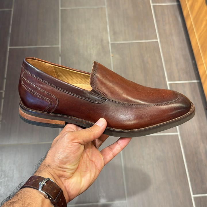 Un Hugh Step Brown