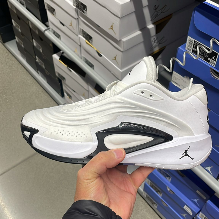 Jordan Luka 3 Basketball White / Black