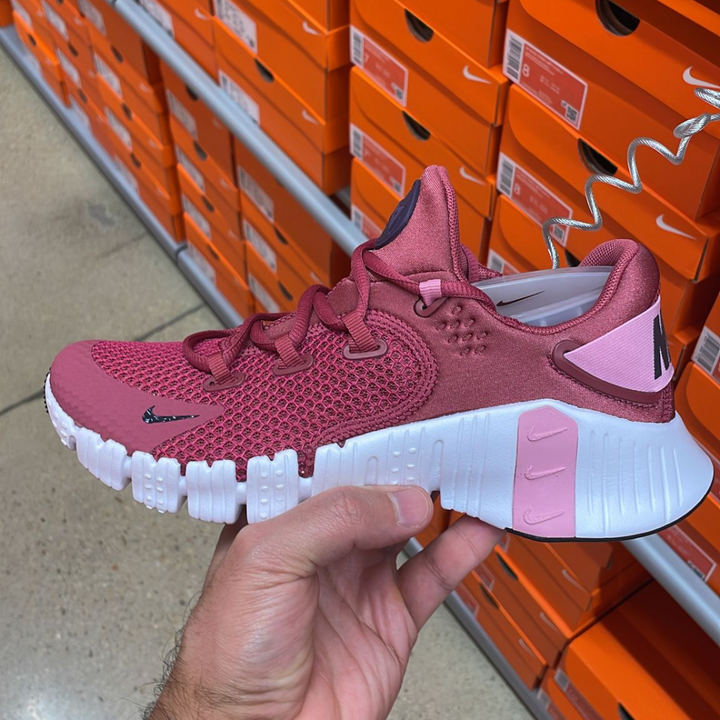 Free Metcon Sneakers Dark Beetroot