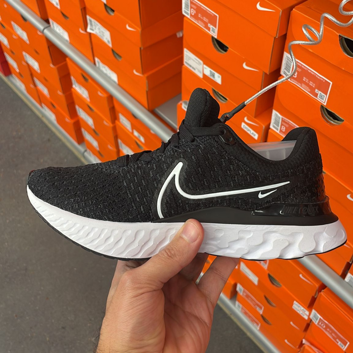 React Infinity Run FK 3 Sneakers Black + white