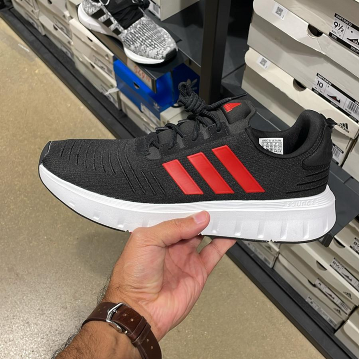 Swift Run 23 Black / Red