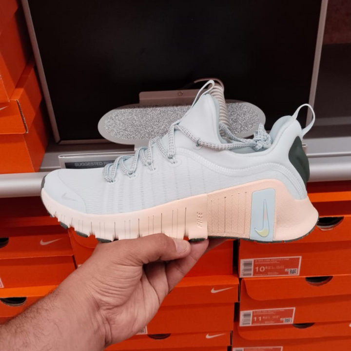 Free Metcon 5 Grey / Pink