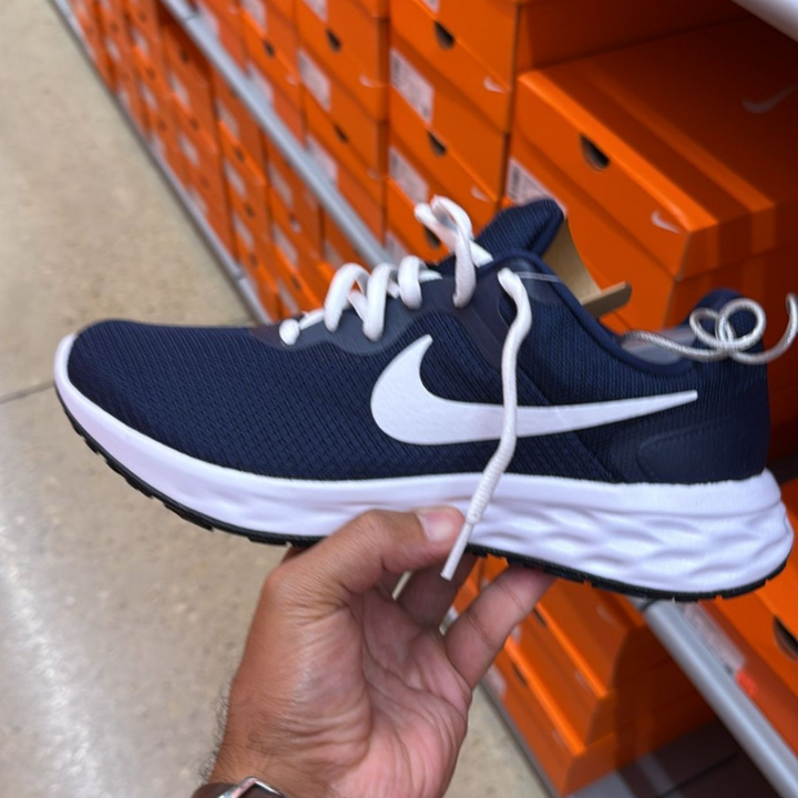 REVOLUTION 6 NN Sneakers Navy + white